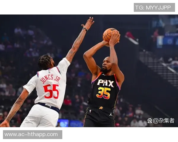 布克末节发力砍下25分助球队逆转胜利展现超强个人能力 布克末节发力砍下25分助球队逆转胜利展现超强个人能力