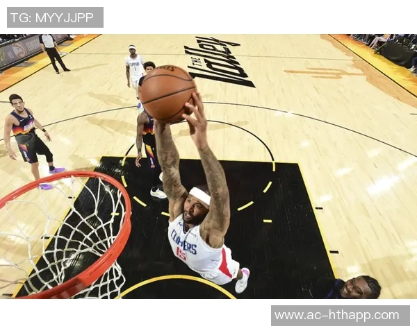 戴格诺特盛赞乔治进攻风格丝滑兼具防守能力展现顶级篮球水平